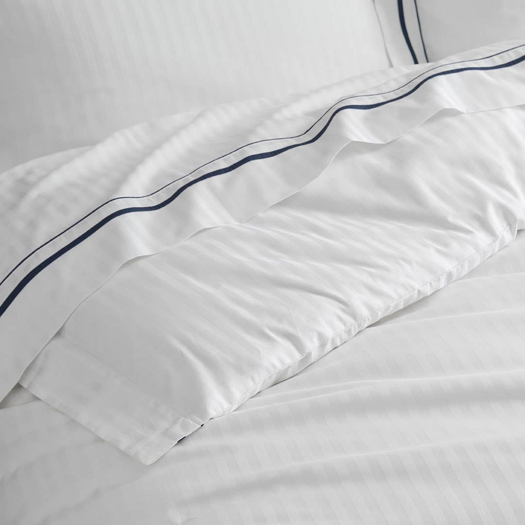 Cambridge Quilt Cover - White Navy